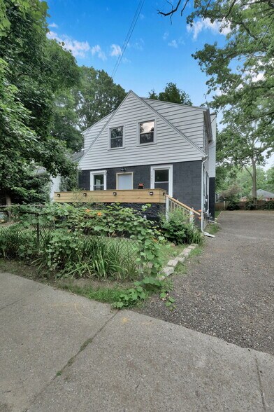 Building Photo - 1225 Regent St