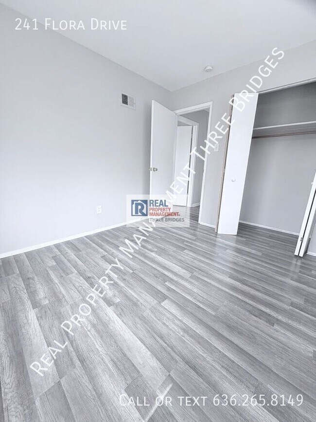 Building Photo - 241 Flora Dr