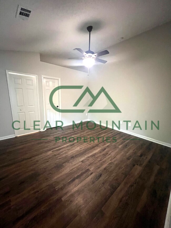 Building Photo - WINTER IS COMING! REDUCED RENT - $1799