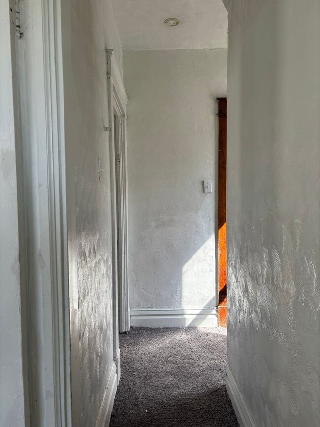 Building Photo - 2 Bedroom 1 Bath House