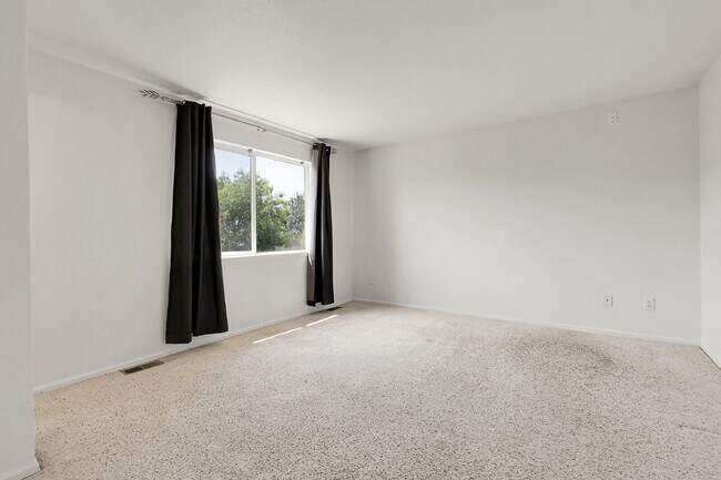 Building Photo - $2,650.00 - 4 Bedrooms, 2.5 Bathrooms, Sin...