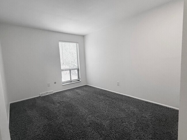 Building Photo - Clean & Quiet 3 Bed / 2.5 Bath Town Home with 2 Car Garage in Arvada