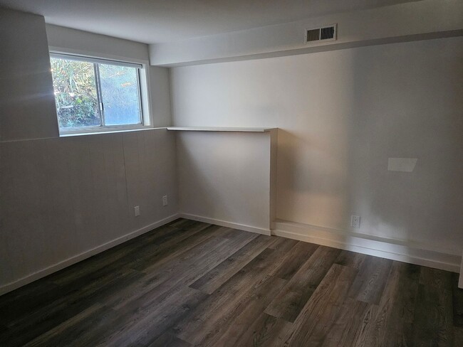 Building Photo - Millbrae Meadows 4 bed 3 bath available now