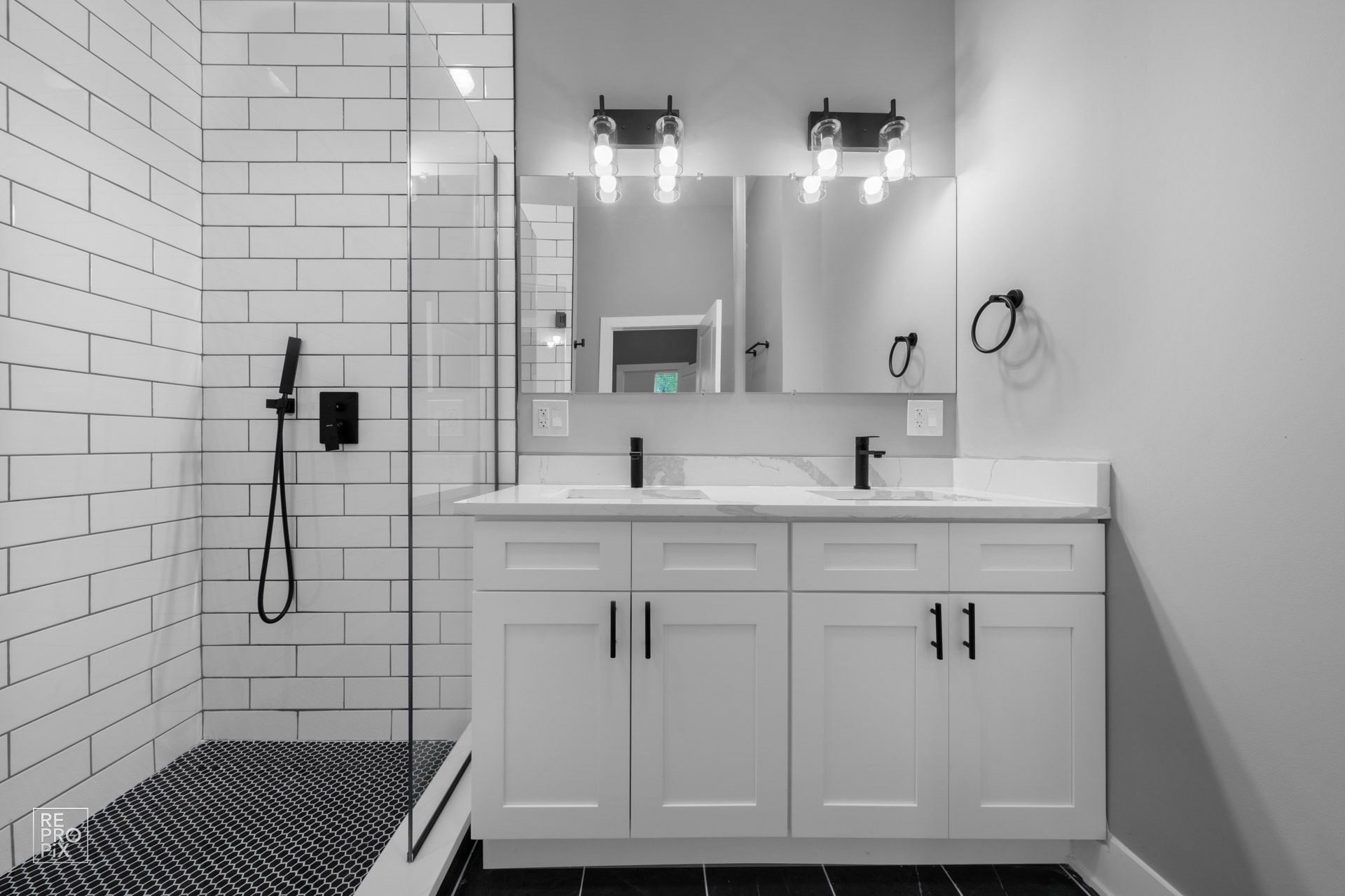 Building Photo - 700 S Loomis St