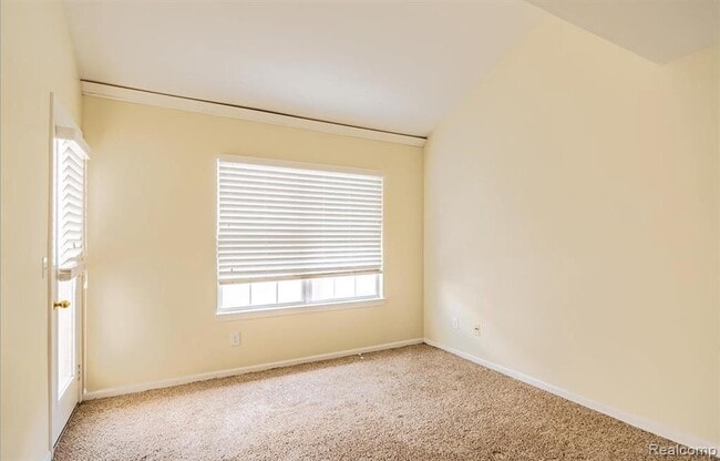 Building Photo - 129 W Kenilworth Ave
