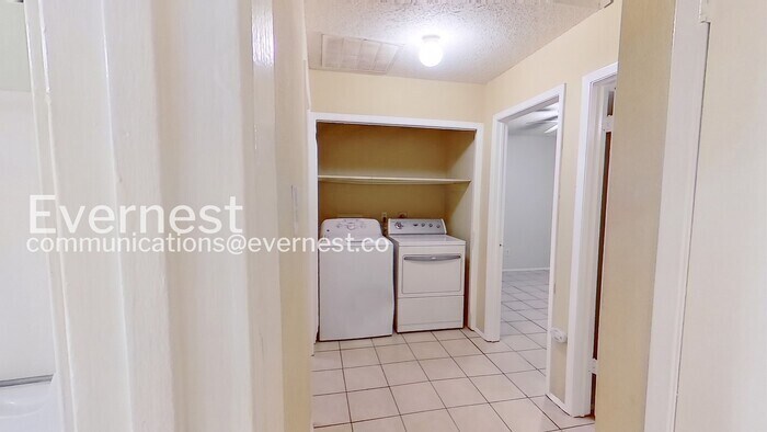 Building Photo - 204 W William Cannon Dr