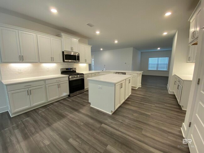 Building Photo - 510 Hardwood Ave