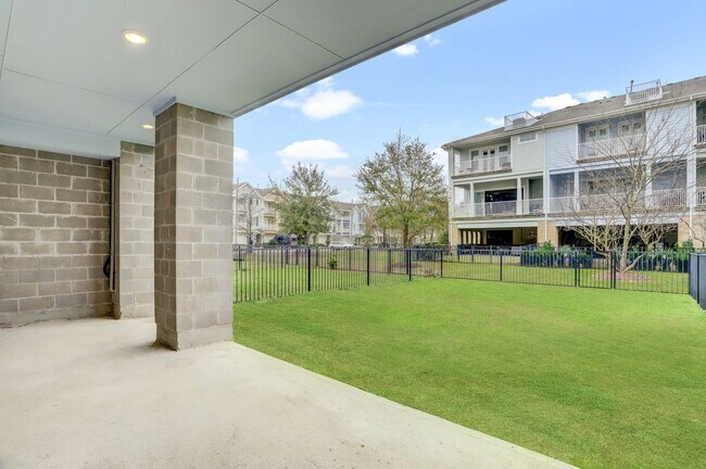 Building Photo - 2714 Veranda Falls