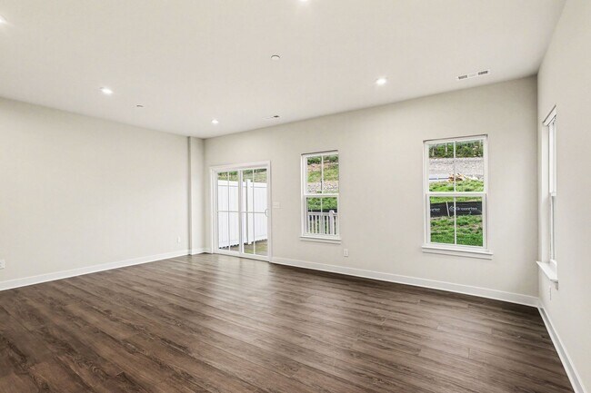 Building Photo - Townhome For Lease - Thompson's station