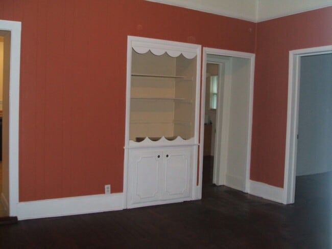 Building Photo - 4 Bedroom house---walk to Forsyth in 15 mi...