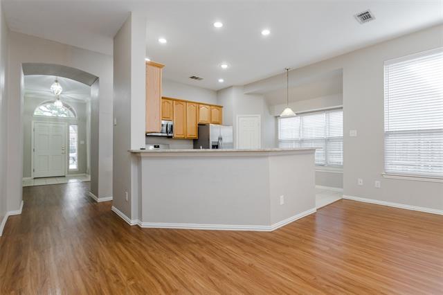 Building Photo - 2450 Streamside Ct