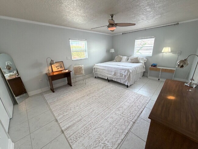 Building Photo - Gorgeous Pool Home in Satellite Beach!!