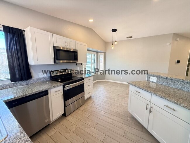 Building Photo - Three bedroom home with spacious great room