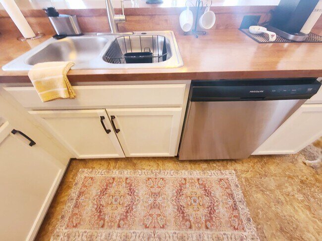 Building Photo - Furnished Lower Town Cottage in Lower Town...