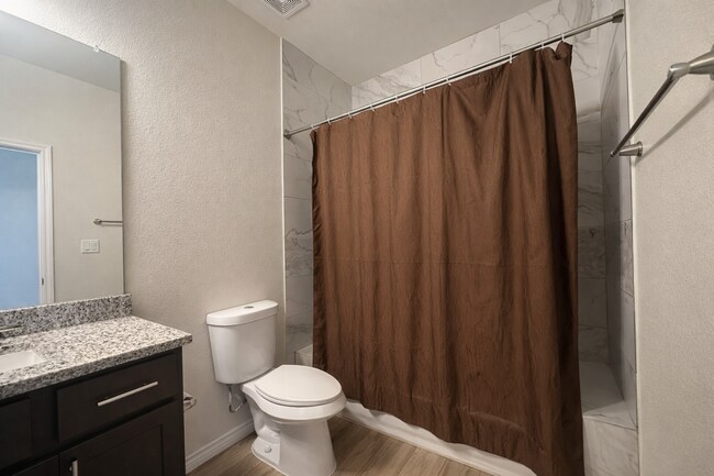 Building Photo - 3 Bed 2 bath New Management!!!