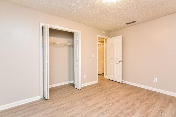 Building Photo - 5866 Homestead Cir
