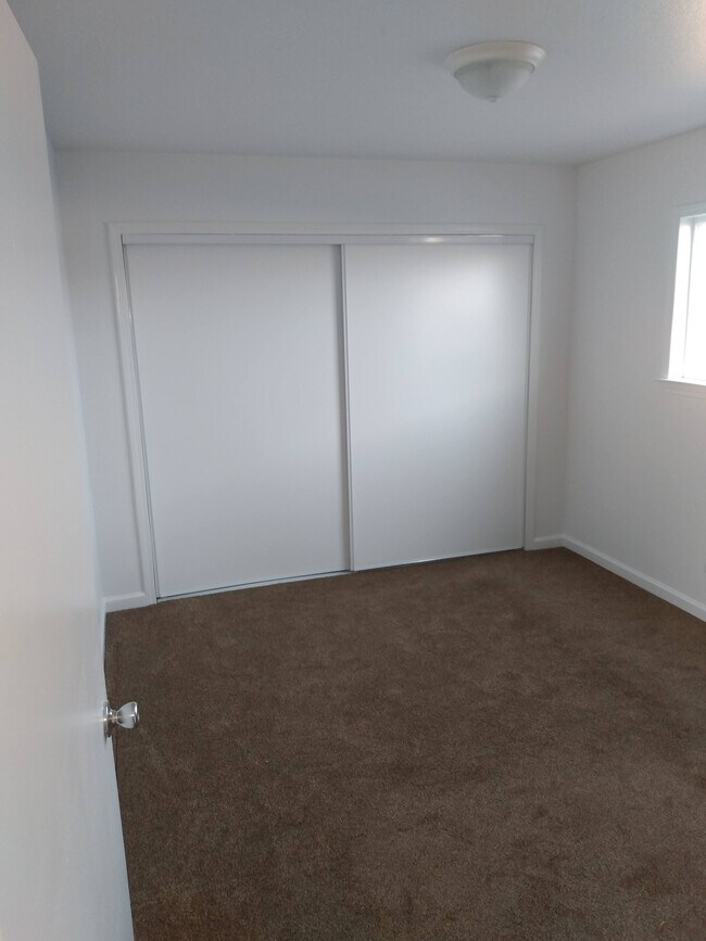 Building Photo - 257 East Ave