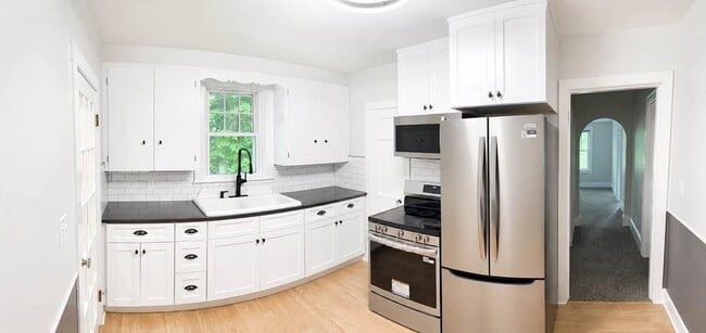 Building Photo - 229 Highland Ave