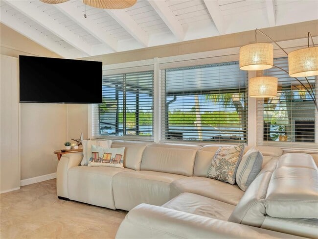 Building Photo - 10432 Sandpiper Rd W