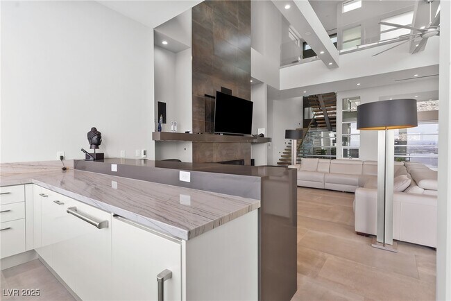 Building Photo - 5 Rockstream Dr