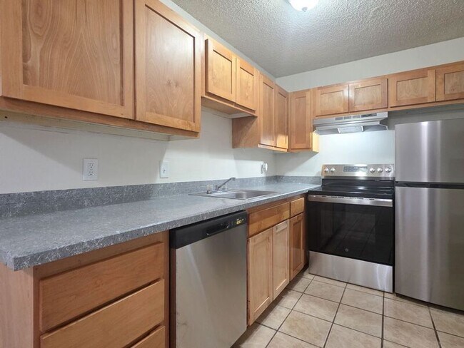 Building Photo - 17150 SW Heritage Ct