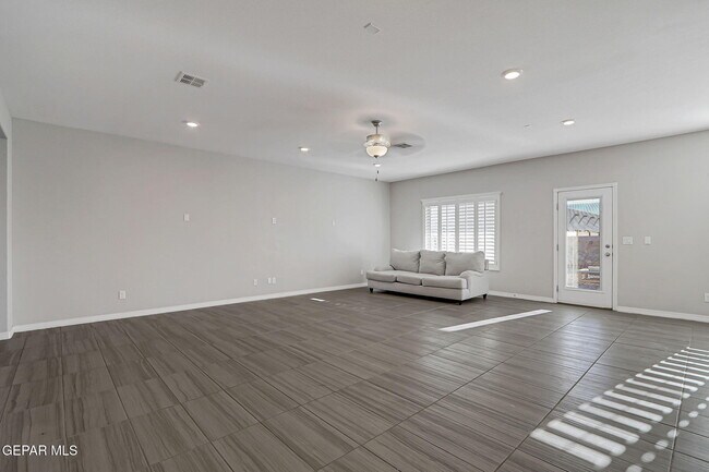 Building Photo - 261 Emerald Sun Dr