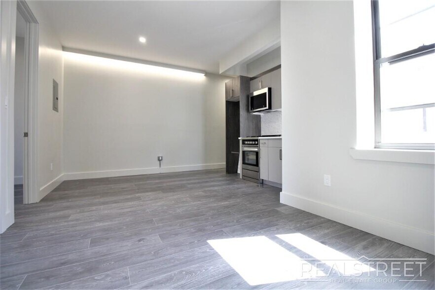 Building Photo - Modern New 2 Bed in Park Slope