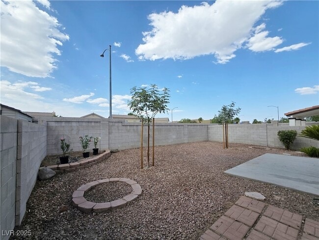 Building Photo - 728 Ribbon Grass Ave
