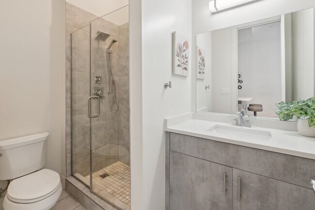 Building Photo - Luxury 1 Bedroom + Flex Space | 2 Full Baths | 975 Sq. Ft. | The Cedars, Dallas