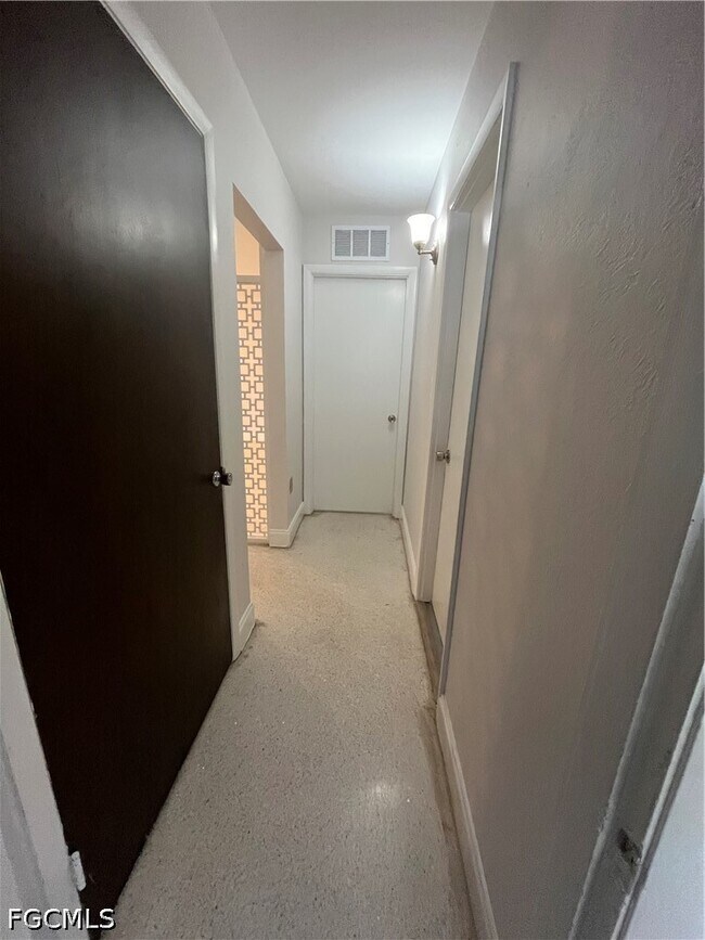 Building Photo - 2031 Maravilla Cir