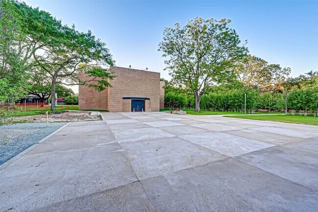 Building Photo - 1748 Richmond Ave