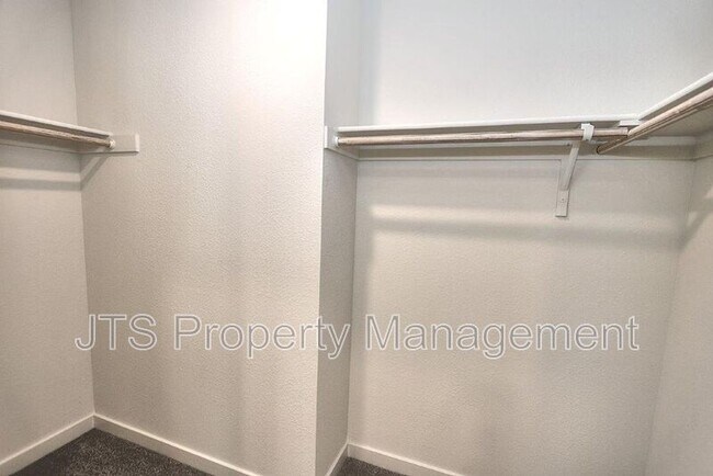 Building Photo - 2097 Shady Tree Cir