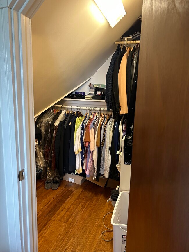 Building Photo - 1109 Townsend Ave