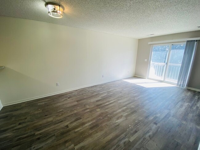 Building Photo - 395