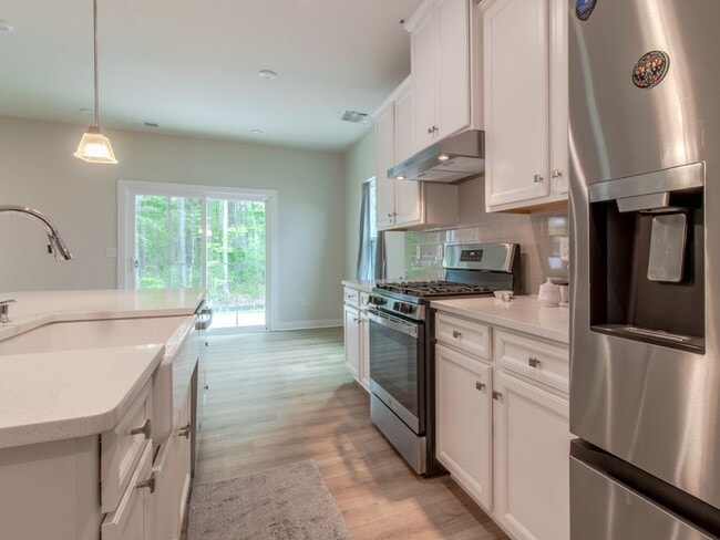 Building Photo - WINTER RENTAL - 3 BED 2.5 BATH SINGLE FAMI...