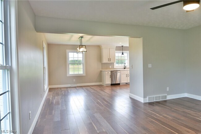 Building Photo - 5558 Pierce Rd NW