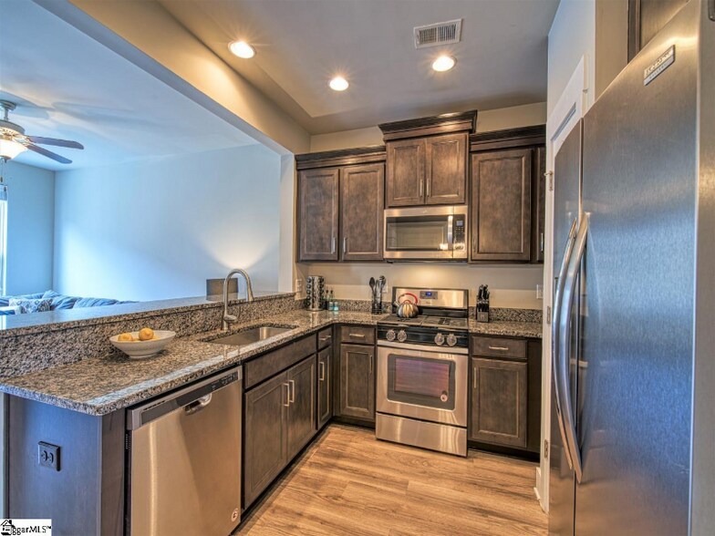 Building Photo - 211 Meritage St