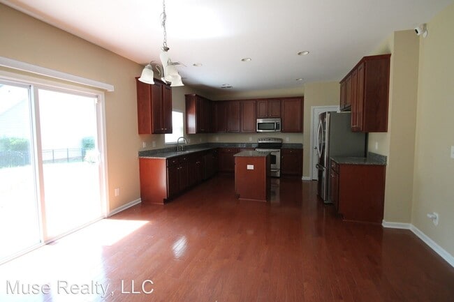 Building Photo - 7 br, 4 bath House - 695 Hicklin Drive