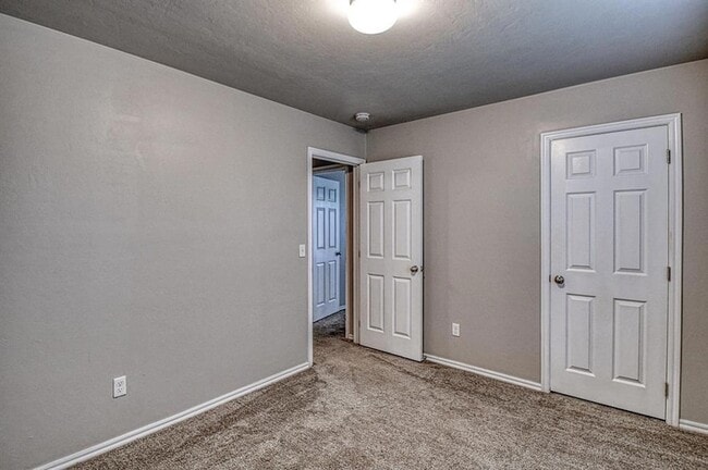 Building Photo - 1325 Quartz Pl