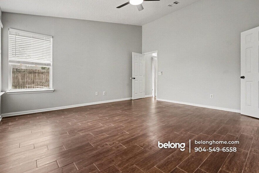 Building Photo - 7641 Rain Forest Dr N