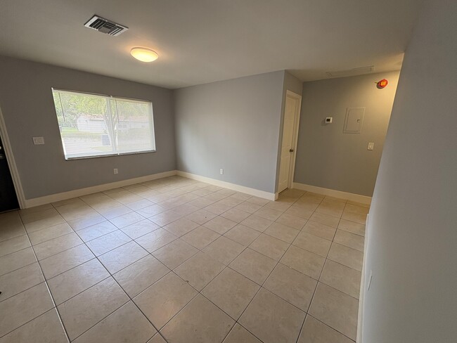 Building Photo - 4593 Coconut Rd