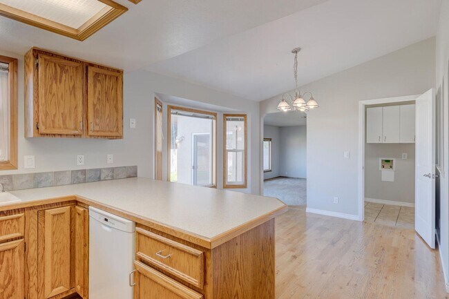Building Photo - 10934 W Camas St