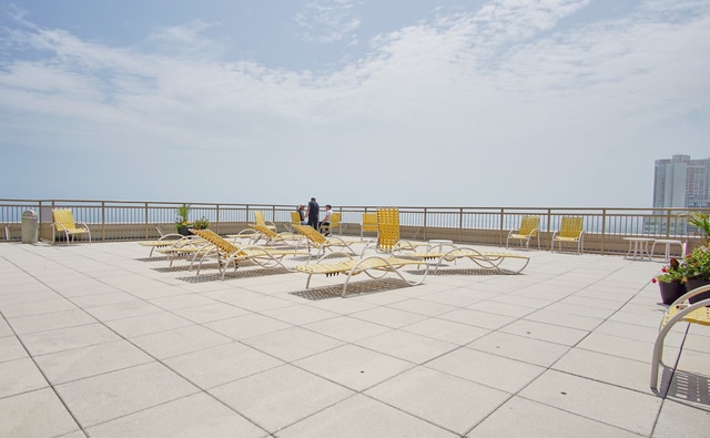 Building Photo - 6301 N Sheridan Rd