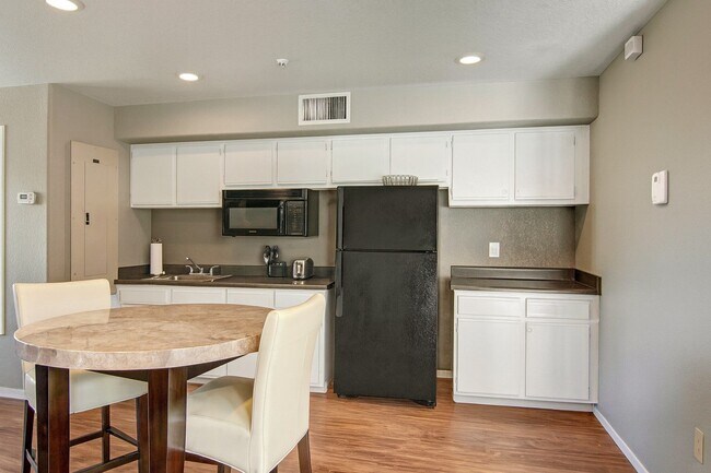 Building Photo - Reserve at Arrowhead