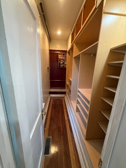 Building Photo - 321 E Stoddard St