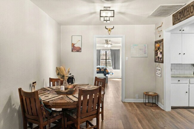 Building Photo - AVAILABLE BEGGINING OF JUNE ; APPLY ON OUR WEBSITE TODAY!!!