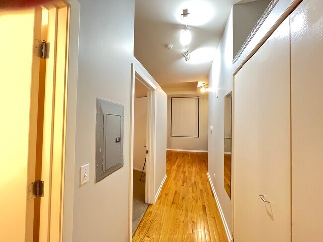 Building Photo - 208 W Washington St