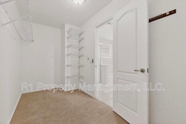 Building Photo - 2713 Violeta Cir SE