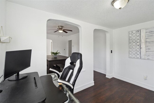 Building Photo - 634 18th St