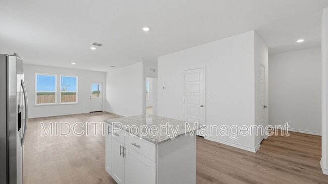 Building Photo - 966 Bluegrass Pt